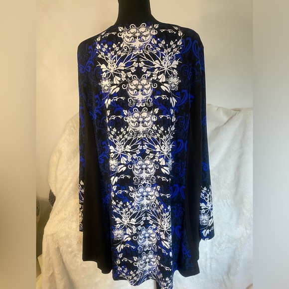 Macys Warm Regards flowy shirt - Picture 4 of 4